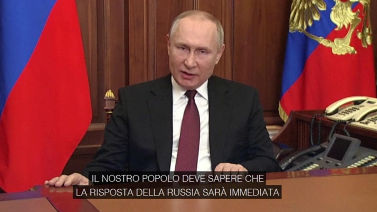 Ucraina, Putin: "Ritorsioni mai sperimentate se qualcuno interferisce"