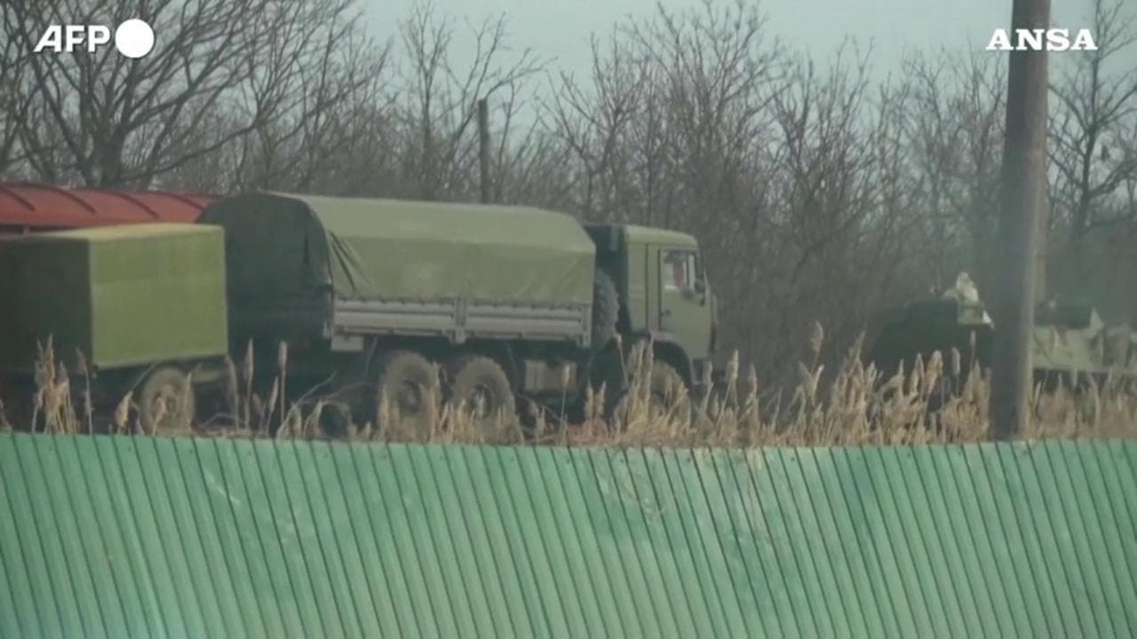 Ucraina, mezzi russi al confine con la repubblica di Donetsk