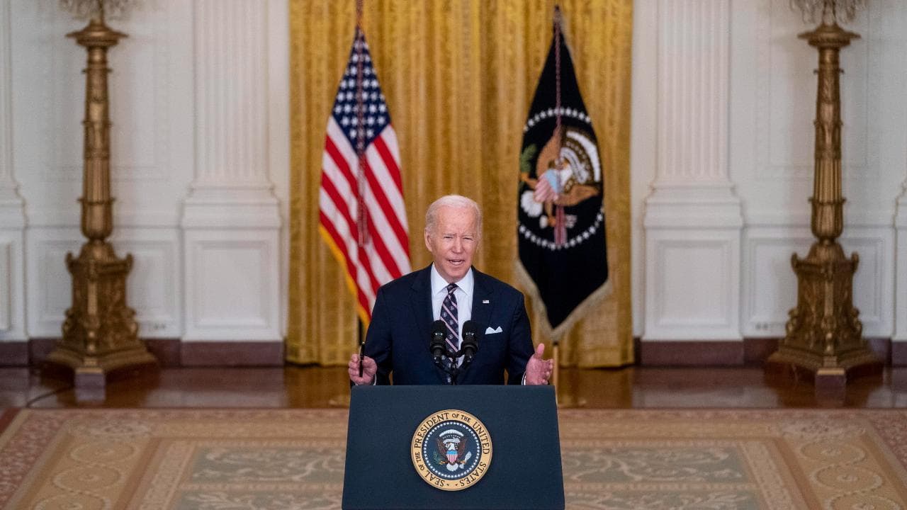 Ucraina, Biden: "Cominciamo a imporre sanzioni in risposta all'invasione russa"