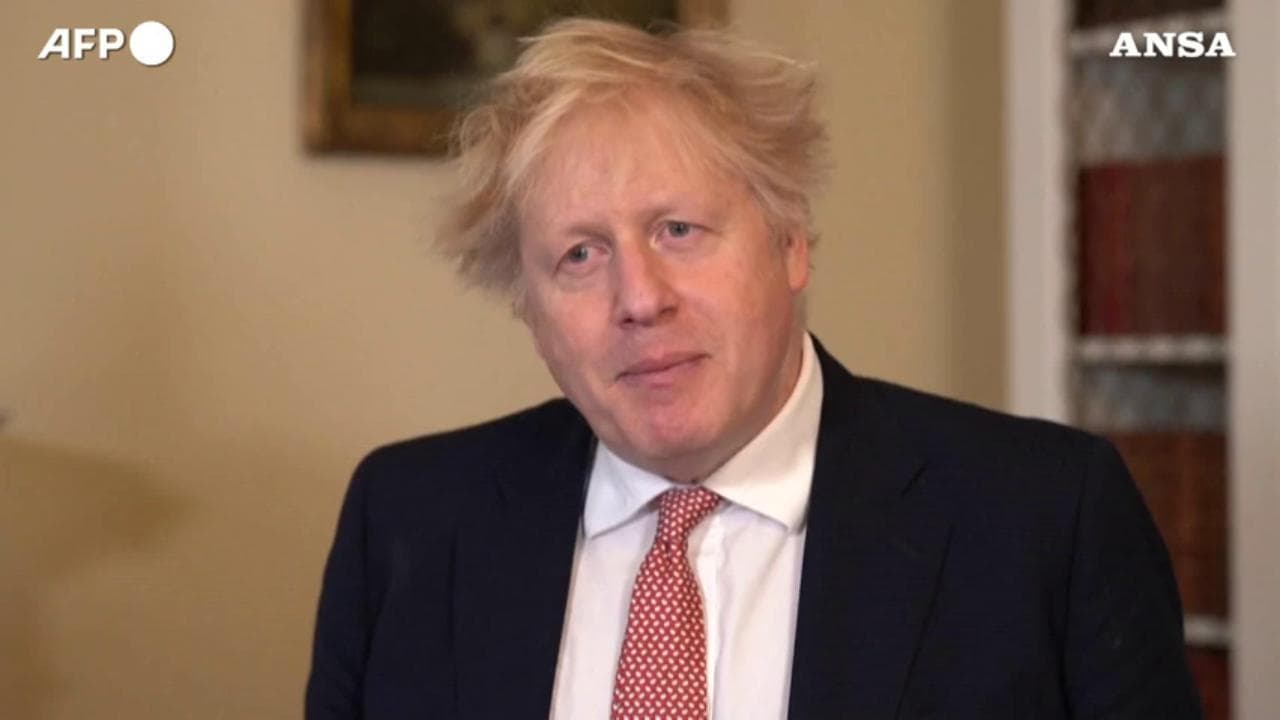 Crisi Ucraina, Boris Johnson: "Fondamentale che Putin fallisca nel suo piano d'invasione"