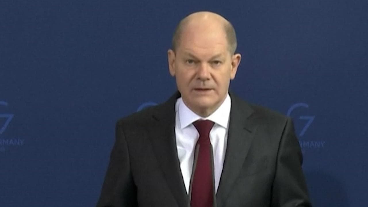 Ucraina, il cancelliere tedesco Scholz: "Stop al North Stream 2"