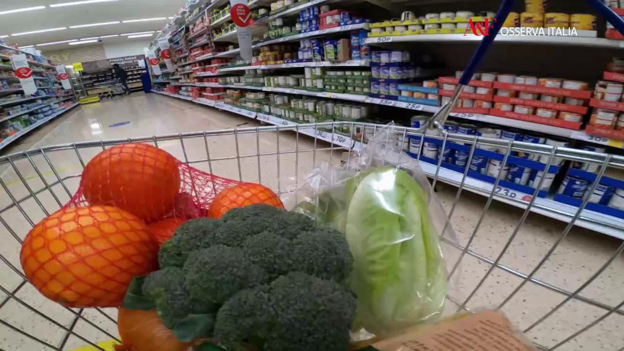 Osserva Italia, tonfo della distribuzione moderna in tutta Italia: limita i danni solo il Sud