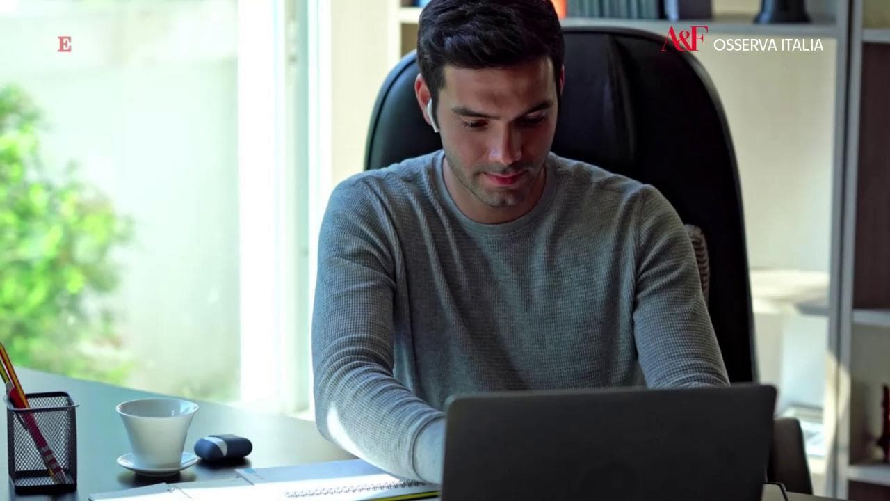 Osserva Italia, dai vestiti alla casa: come lo smart working cambia la vita degli italiani