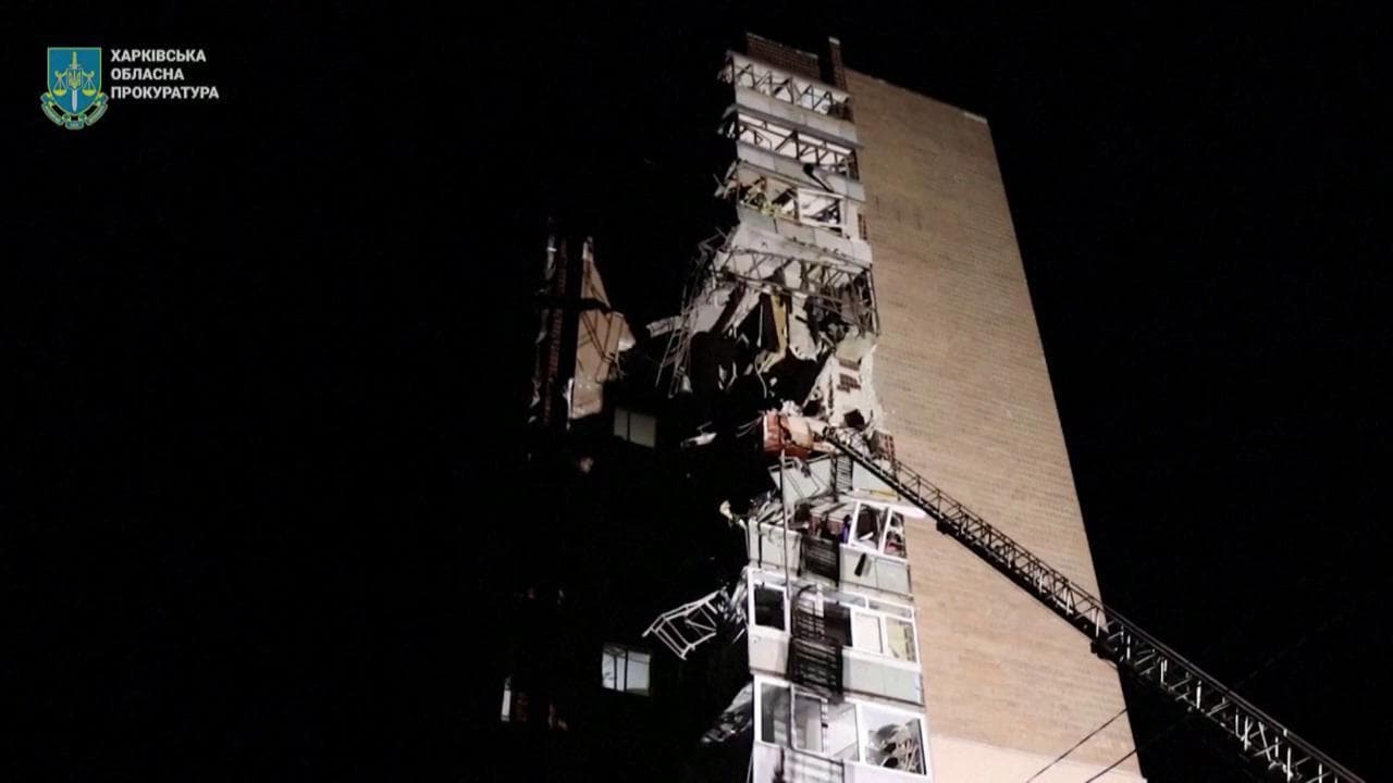 Vittime e feriti per un attacco di droni russi a Kharkiv. Colpiti edifici residenziali