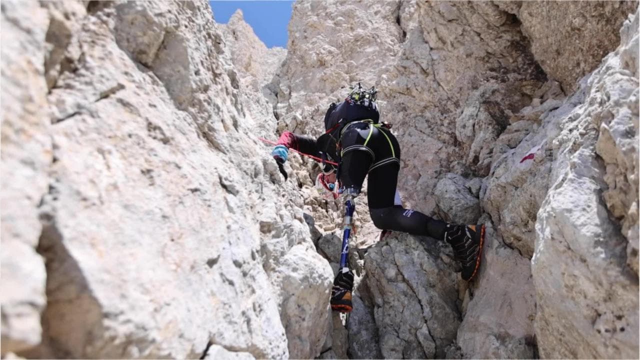 In cima al Gran Sasso sfidando la disabilità: "Perché è importante? Scalare mi faceva paura"
