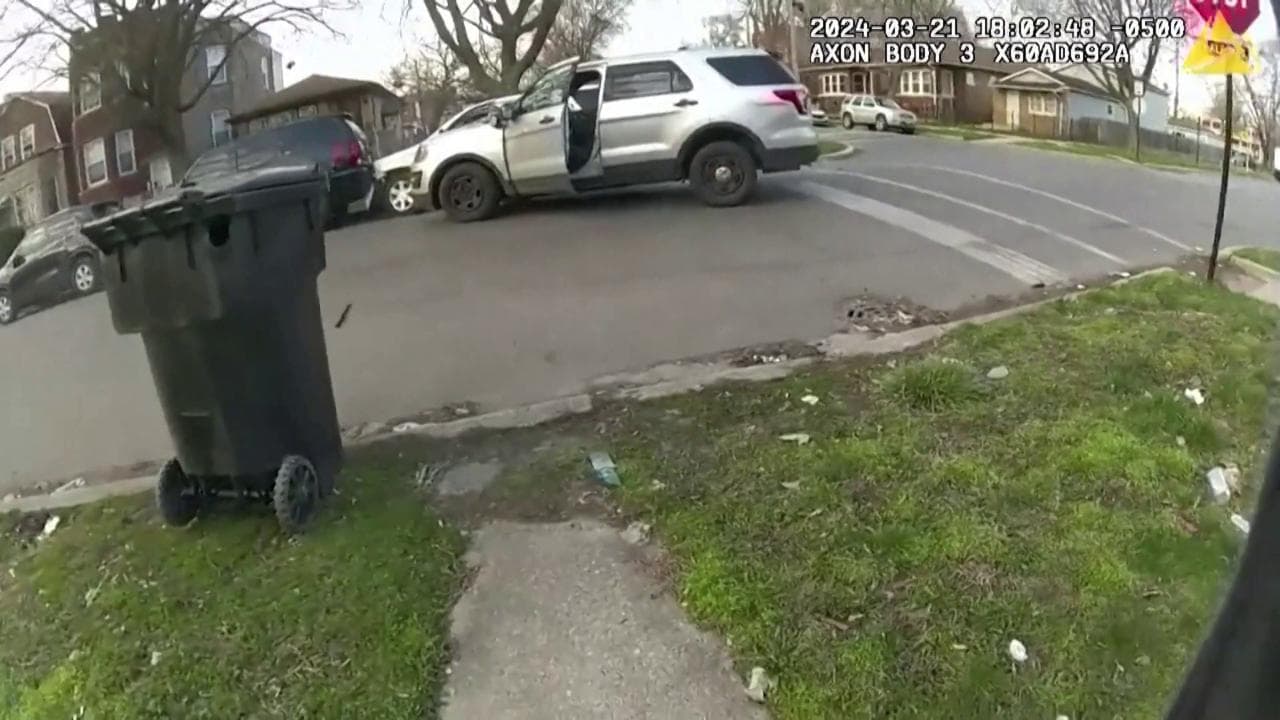 Chicago, polizia Usa uccide afroamericano sparando 96 colpi in 42 secondi: il video delle bodycam