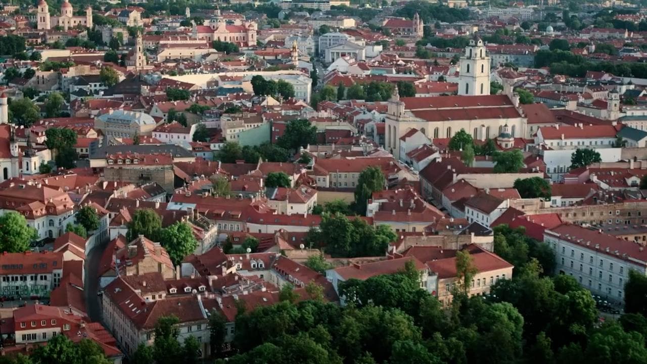 Vilnius, aspettativa contro realtà: tutti i luoghi comuni sull'Europa dell'Est in uno spot