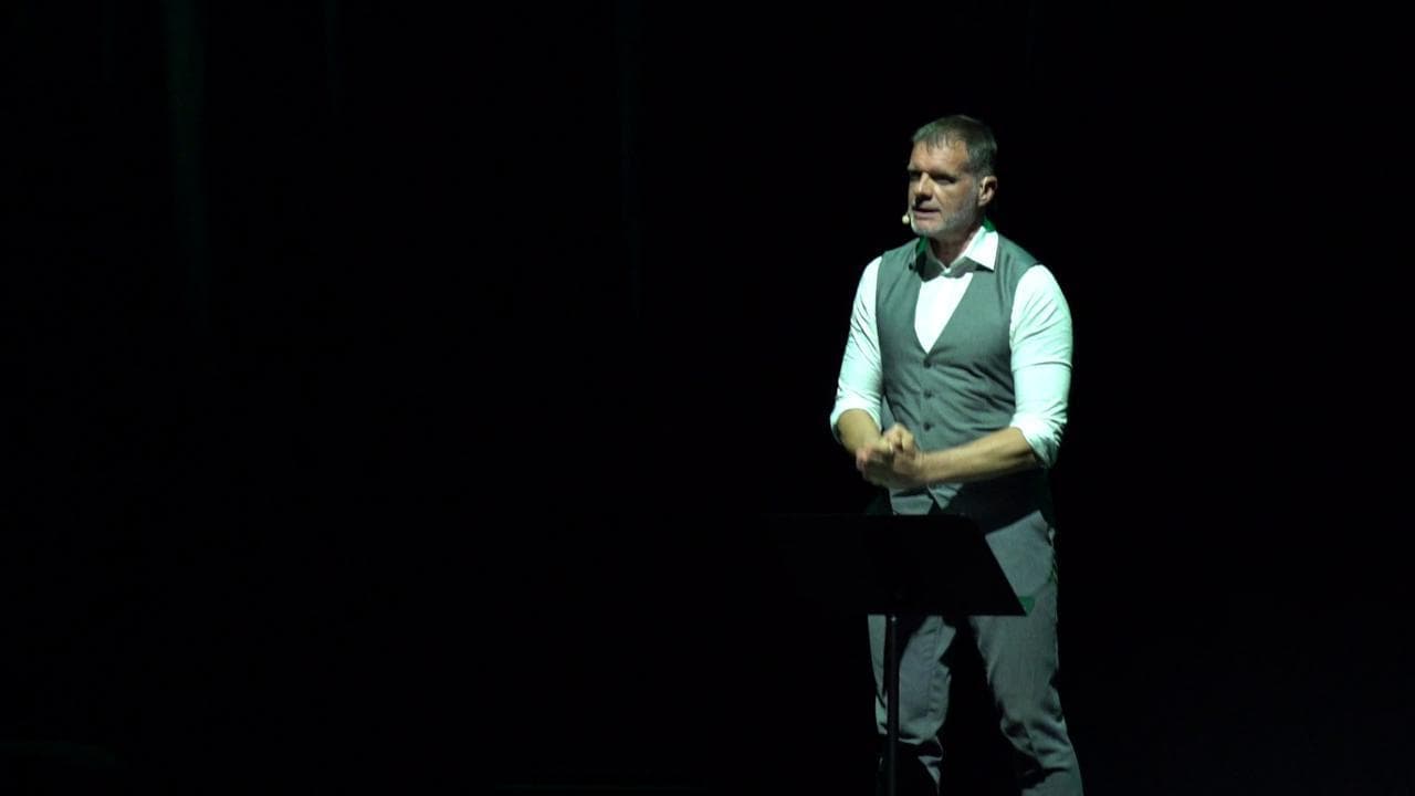 Roma, Stefano Massini porta a teatro le sfide di Scalfari: "L'Italia secondo Eugenio" commuove la platea