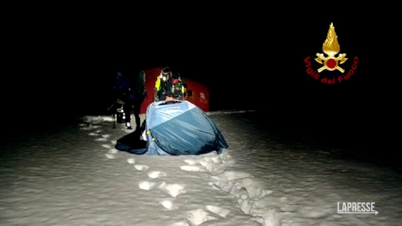 Pordenone, bloccati dalla neve a duemila metri: due escursionisti salvati nella notte