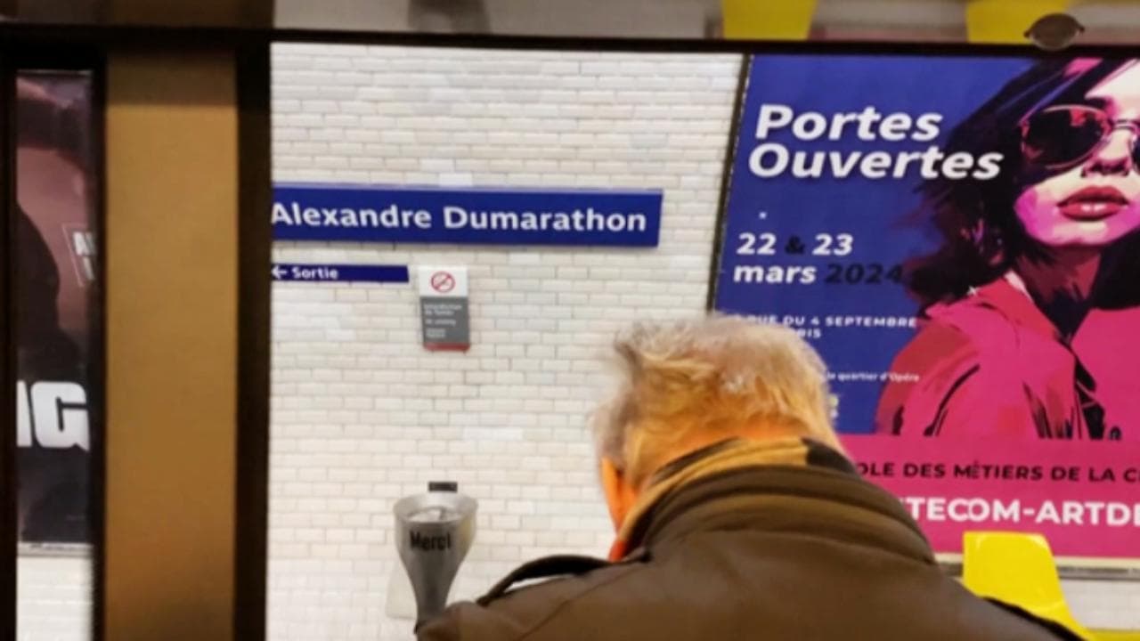 Parigi, lo stupore di turisti e locali: a dodici stazioni del metrò cambiato il nome. Ma è un pesce d'aprile del comune)