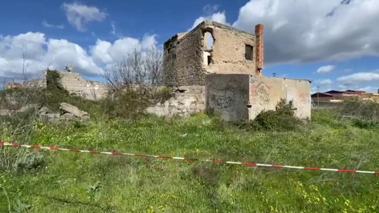 Nuoro, crolla solaio e muoiono due adolescenti: la casa diroccata della tragedia