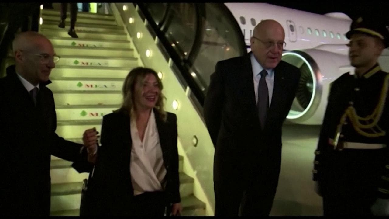 Accoglie la segretaria al posto di Meloni: la gaffe del premier libanese in aeroporto