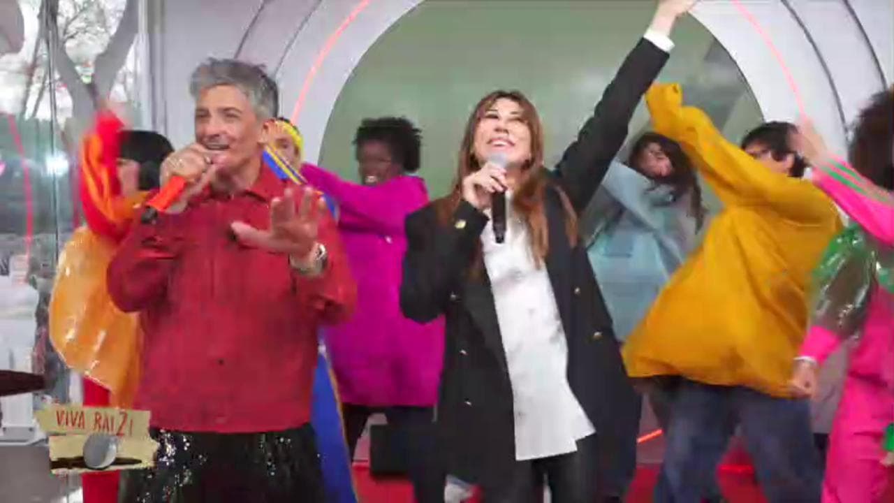 Virginia Raffaele a 'VivaRai2' mostra il suo diario da bambina: "Fiorello era il mio idolo"