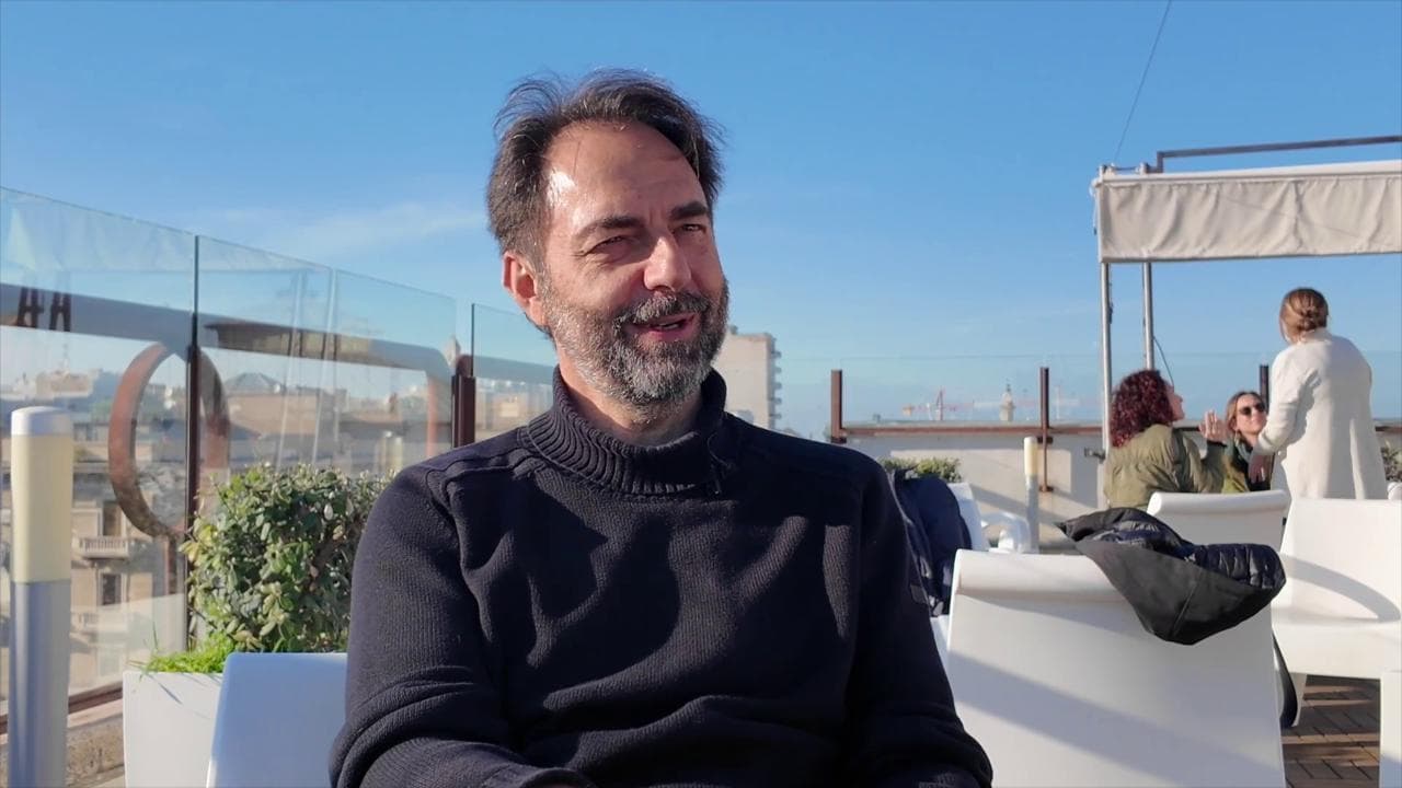 Neri Marcorè, 'A cielo aperto': "Un film per rivivere l'Italia del boom, quella dei miei nonni e del calcio romantico"