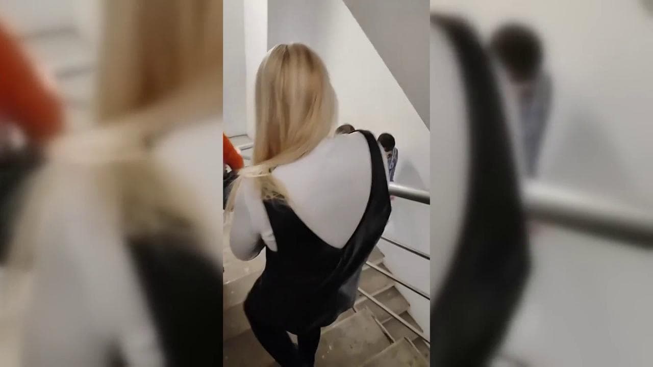 Mosca, attacco terroristico alla sala concerti: la fuga degli spettatori dalle scale