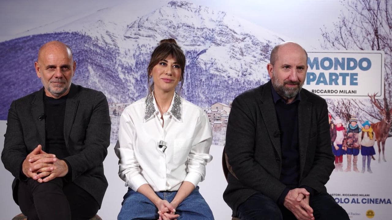 Milani, Raffaele, Albanese: "Scuola, risate, comunità: la nostra commedia che celebra l'Italia che resiste e non si abitua al peggio"