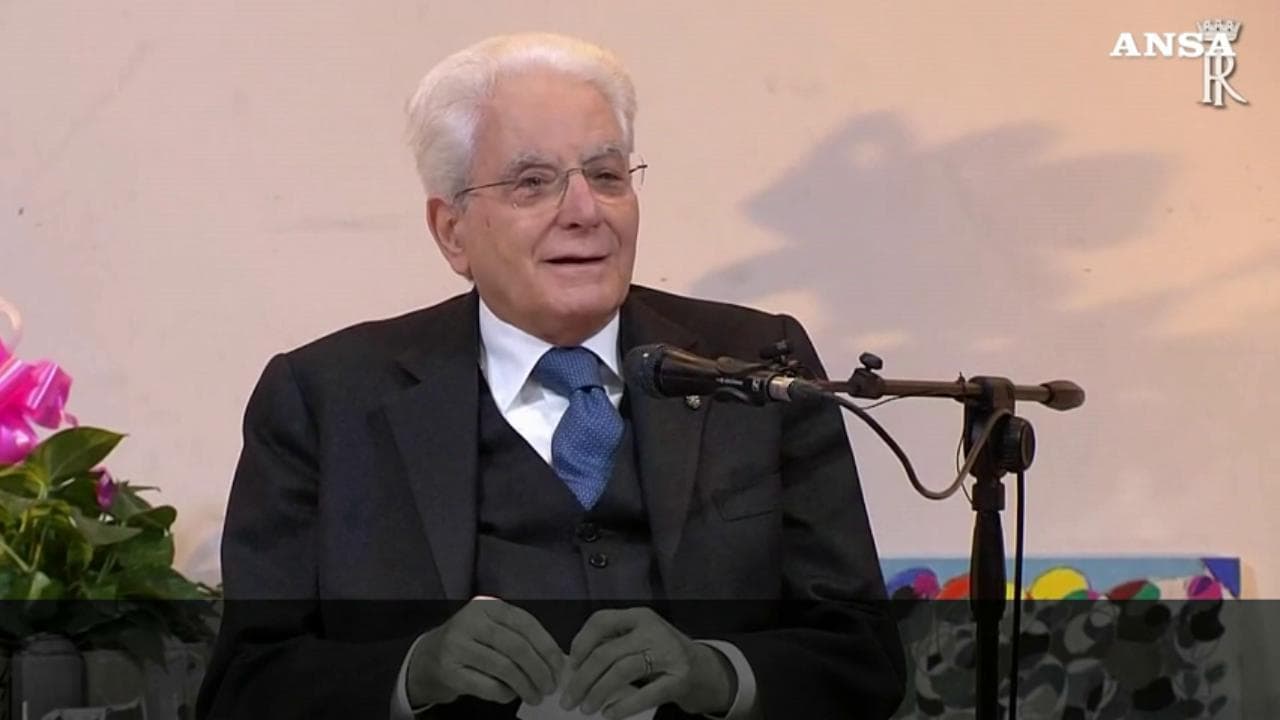Mattarella a una ragazza italo-argentina: "Ti dicono ‘torna al tuo Paese'? Sono sciocchezze"