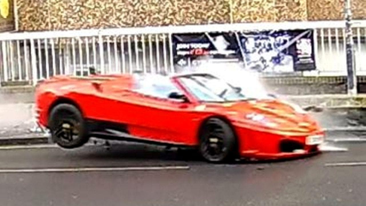 Gb, figlio di ex calciatore non rispetta la cauzione e si schianta con la Ferrari da 150mila euro