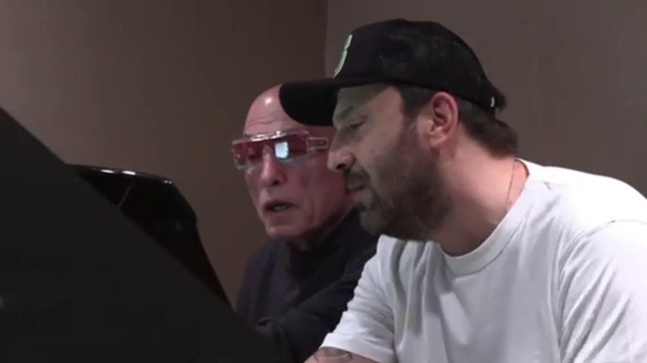 Cesare Cremonini in studio a Londra: "E' arrivato il momento di rischiare"