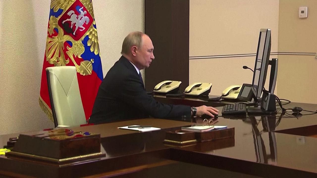 Elezioni in Russia, il voto online di Putin
