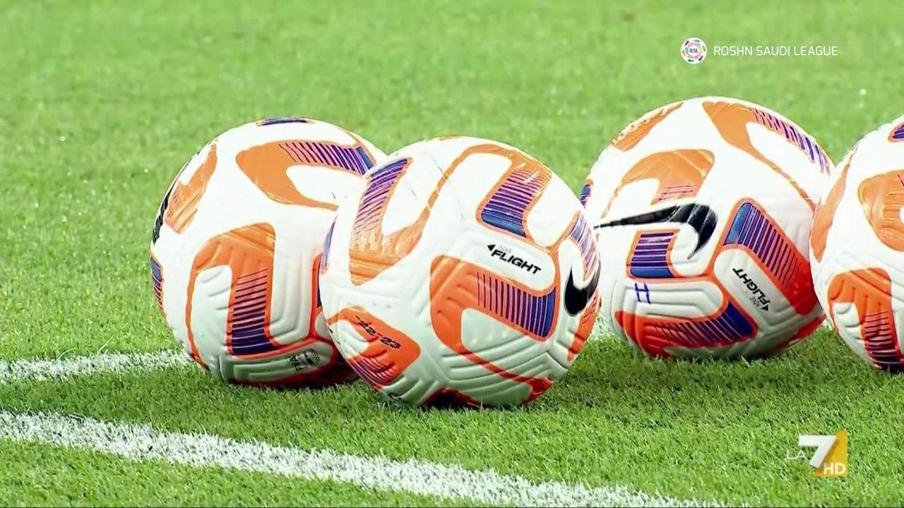 Saudi Pro League, non chiudono il microfono del telecronista a fine primo: la gaffe è inevitabile