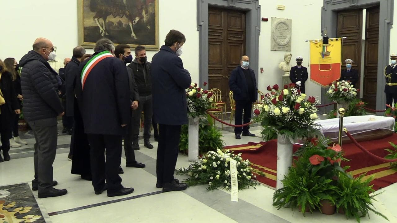 Roma, camera ardente Lina Wertmuller, amici e attori la ricordano: "Basta una parola per lei: genio"