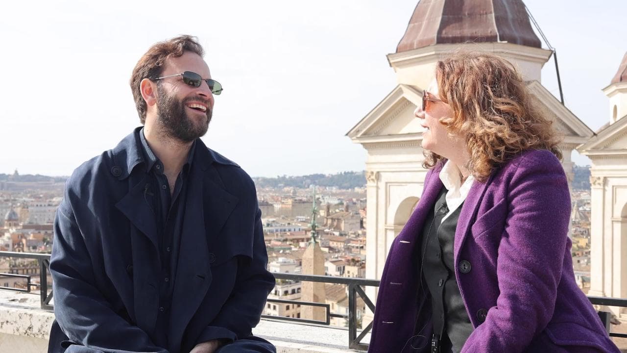 A cielo aperto / Alessandro Borghi: "Facendo il cameriere ho capito gli esseri umani. Oggi sono un artista libero dai giudizi. Ai ragazzi dico: fallire fa bene"