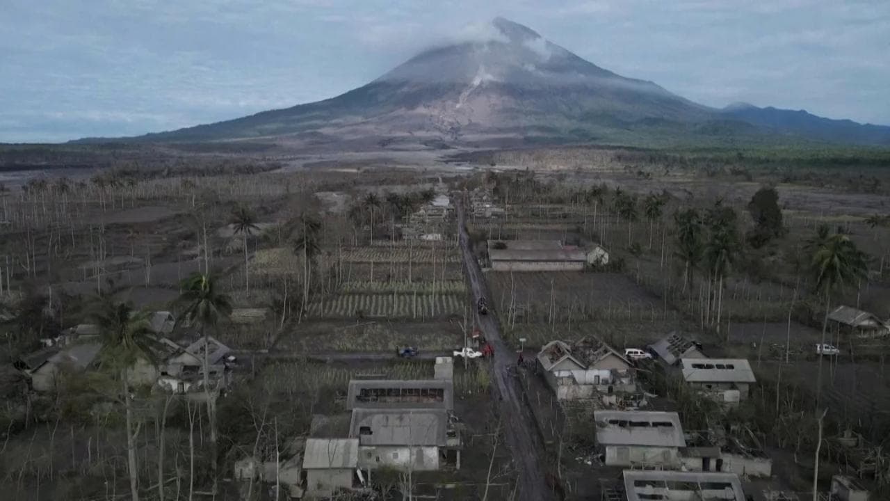 Indonesia, come una nuova Pompei: l'eruzione del vulcano Semeru trasforma un villaggio