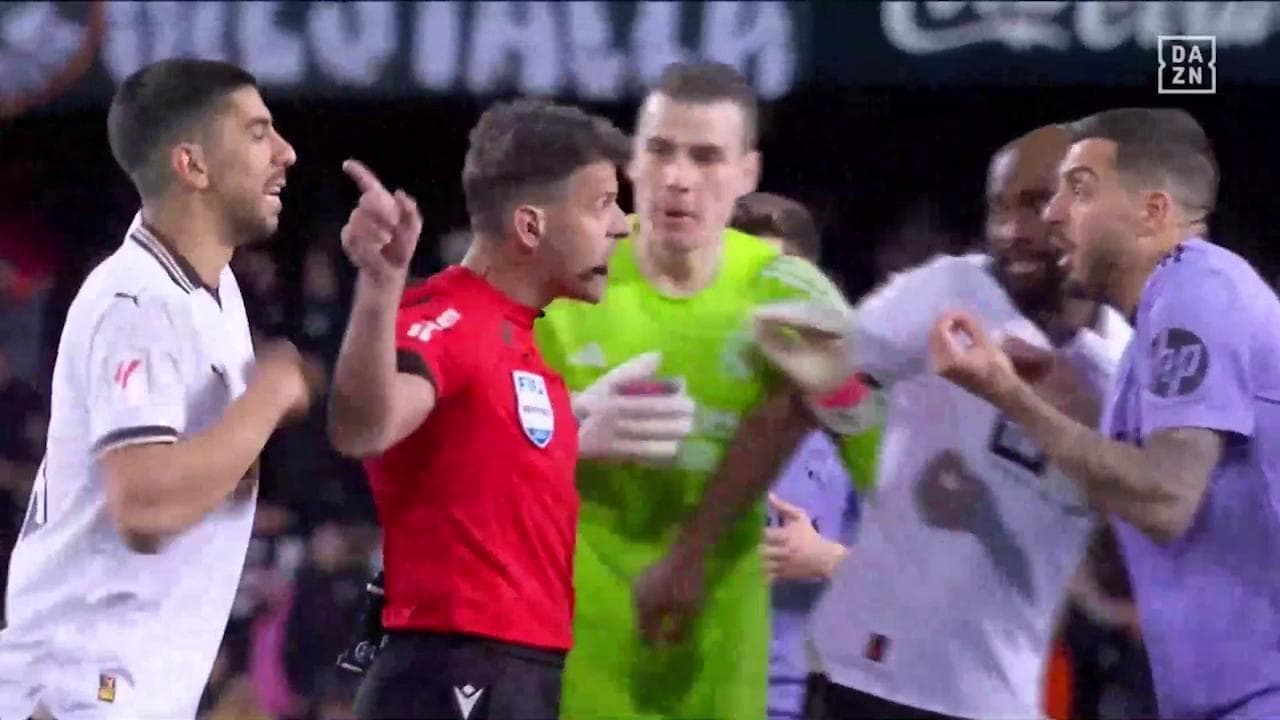 Assurdo in Valencia-Real Madrid: l'arbitro fischia la fine un attimo prima del gol di Bellingham