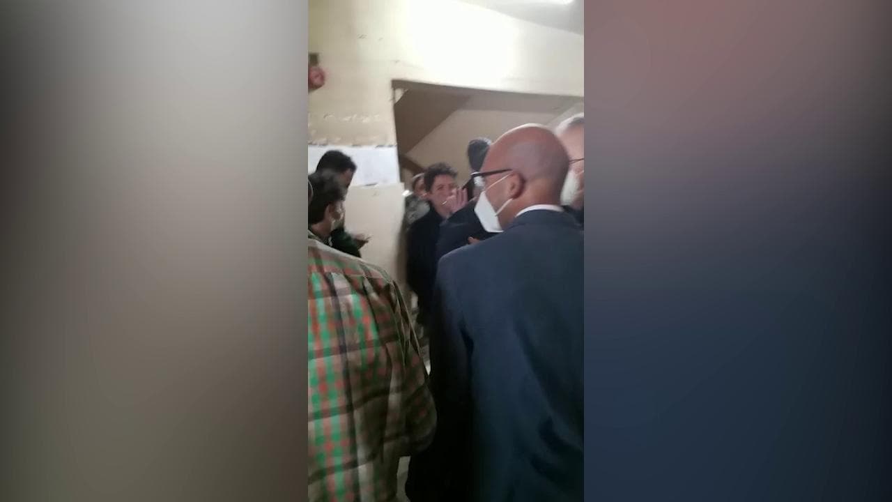 Patrick Zaky, nel tribunale di Mansoura subito dopo l'annuncio del suo rilascio