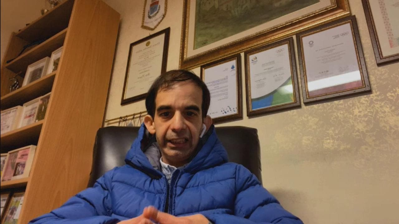 Cosenza, fotografo bullizzato a bordocampo: "Non conta quanto sono alto, ma quali sono i miei sogni"