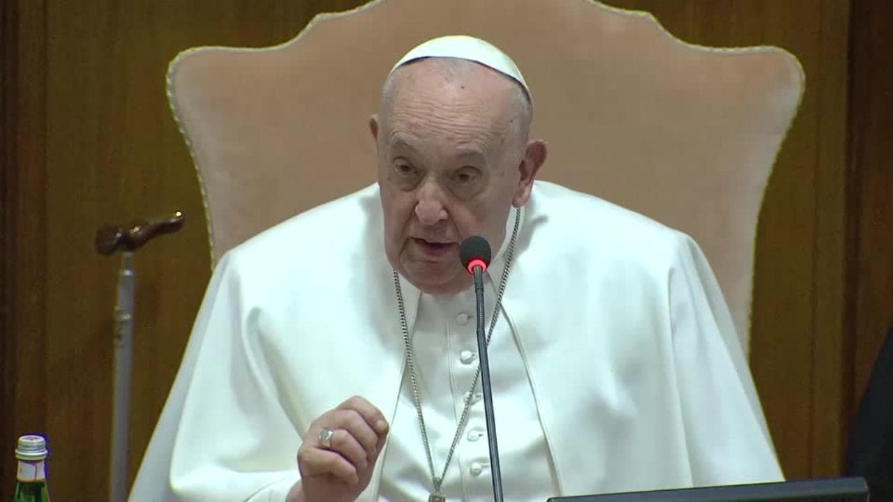 Papa Francesco contro la 'ideologia gender': "Annulla le differenze e rende tutto uguale"