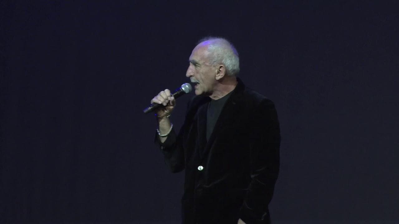 "Ha bucato l'aereo". Gino Castaldo racconta la passione e il genio creativo di Ernesto Assante