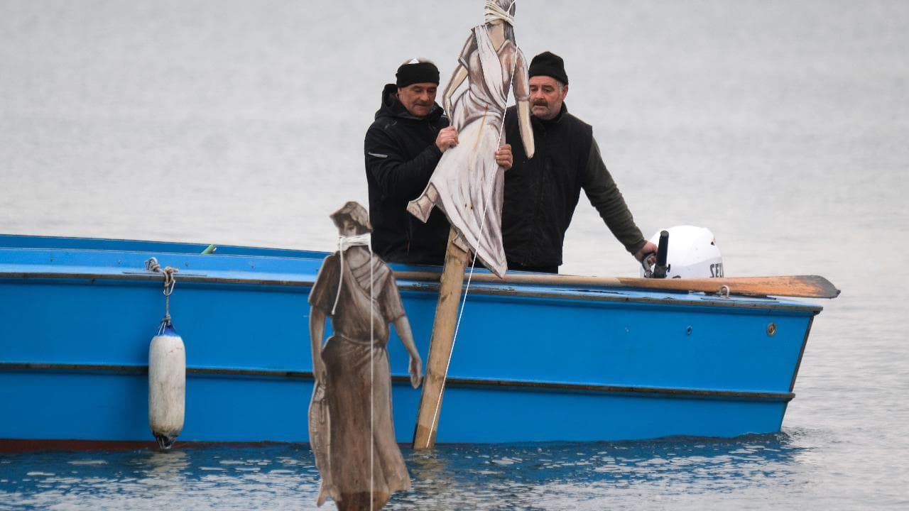 Presepe galleggiante a Venezia, spunta una Natività nella Laguna: l'idea è del fruttivendolo e artista Francesco Orazio