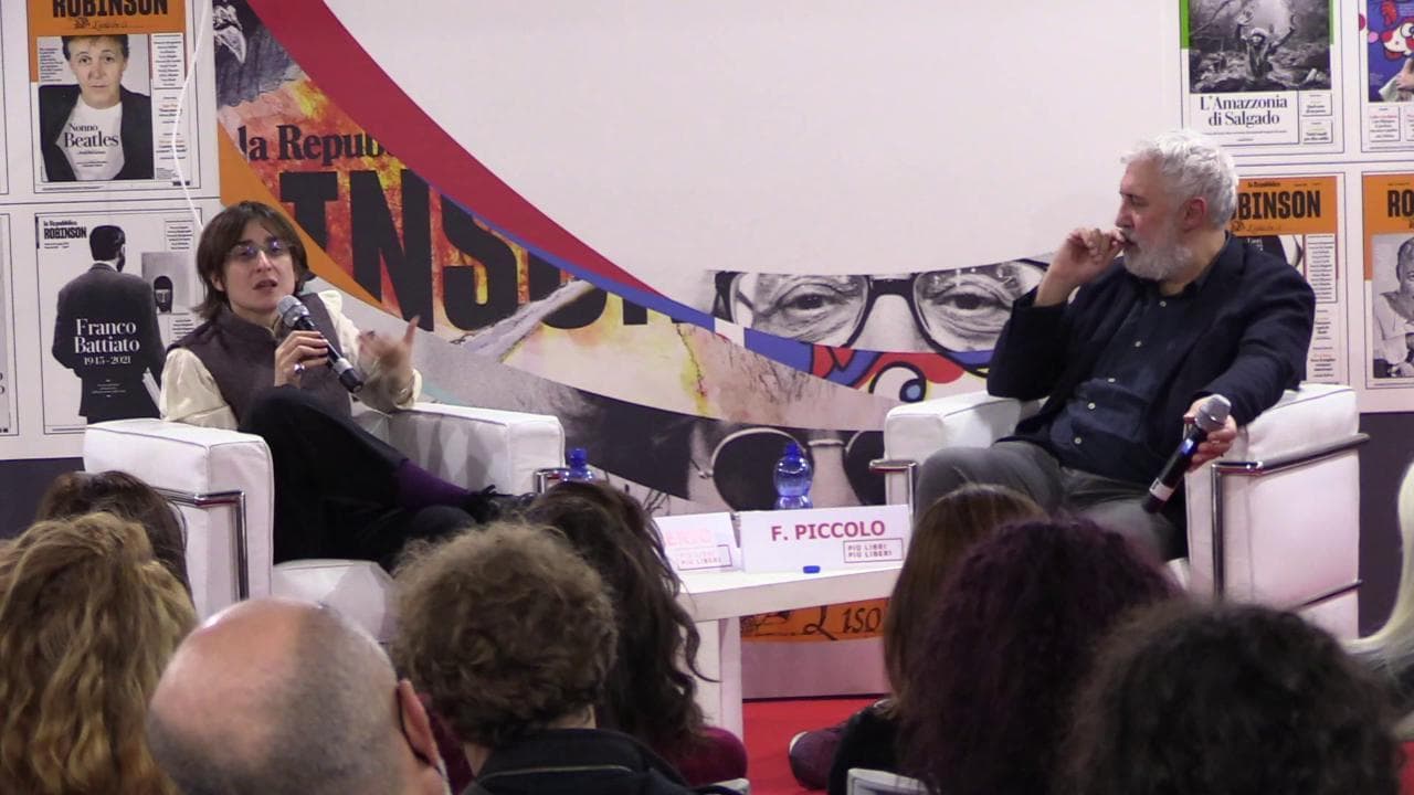 Più libri più liberi, Chiara Valerio e Francesco Piccolo: "Fantozzi ci ha liberato insegnandoci a ridere piangendo"
