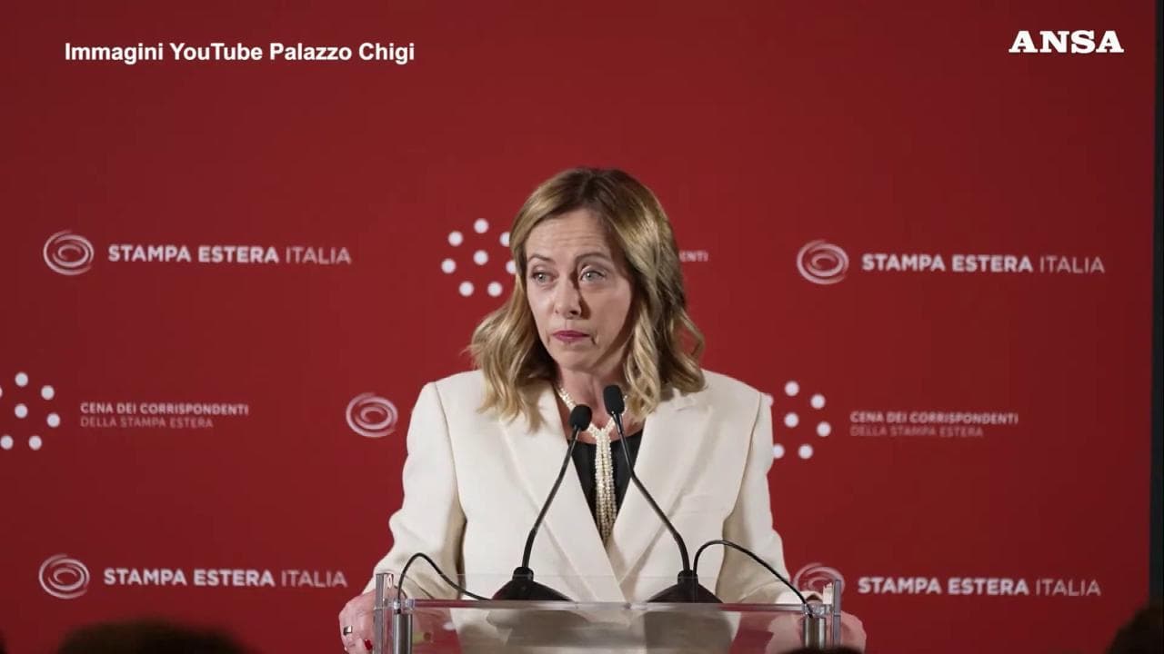Meloni: "Tra i miei sogni giocare nella nazionale di volley e fare la cantante, non il premier"