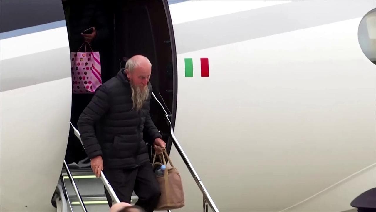 Liberata la famiglia italiana rapita dai jihadisti in Mali: l'arrivo a Ciampino