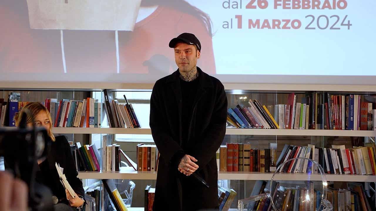 Fedez ai giovani: "Prendevo 7 psicofarmaci al giorno. Il pensiero di morire mi dava sollievo"