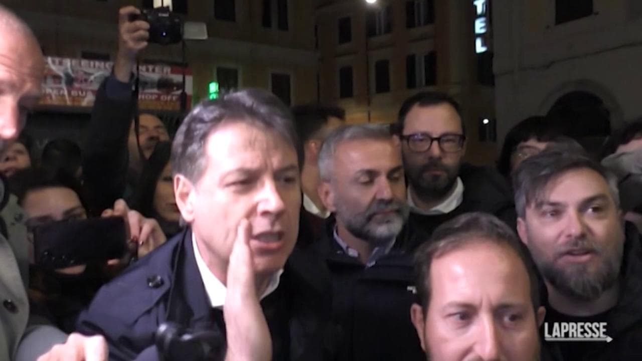 Pisa, Conte contestato dagli studenti in piazza a Roma: "Il tuo governo ci ha manganellato"
