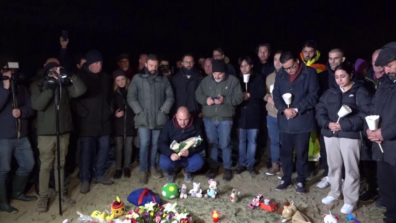 Cutro, un pescatore commemora le vittime: "Non riesco più a uscire in mare, troppi brutti ricordi"