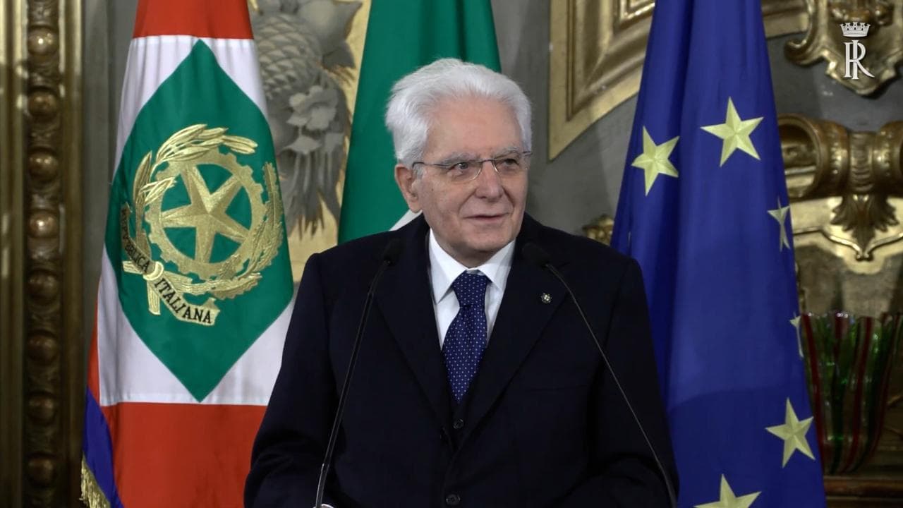 Mattarella consegna le onorificenze al merito: "Senso di responsabilità è diffuso tra gli italiani"