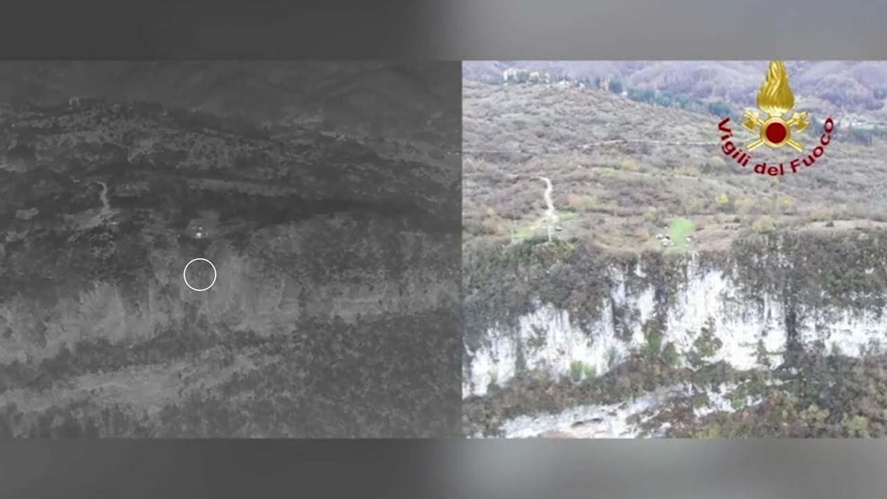 Abruzzo, cane bloccato su parete rocciosa alta 300 metri: il salvataggio ripreso dal drone