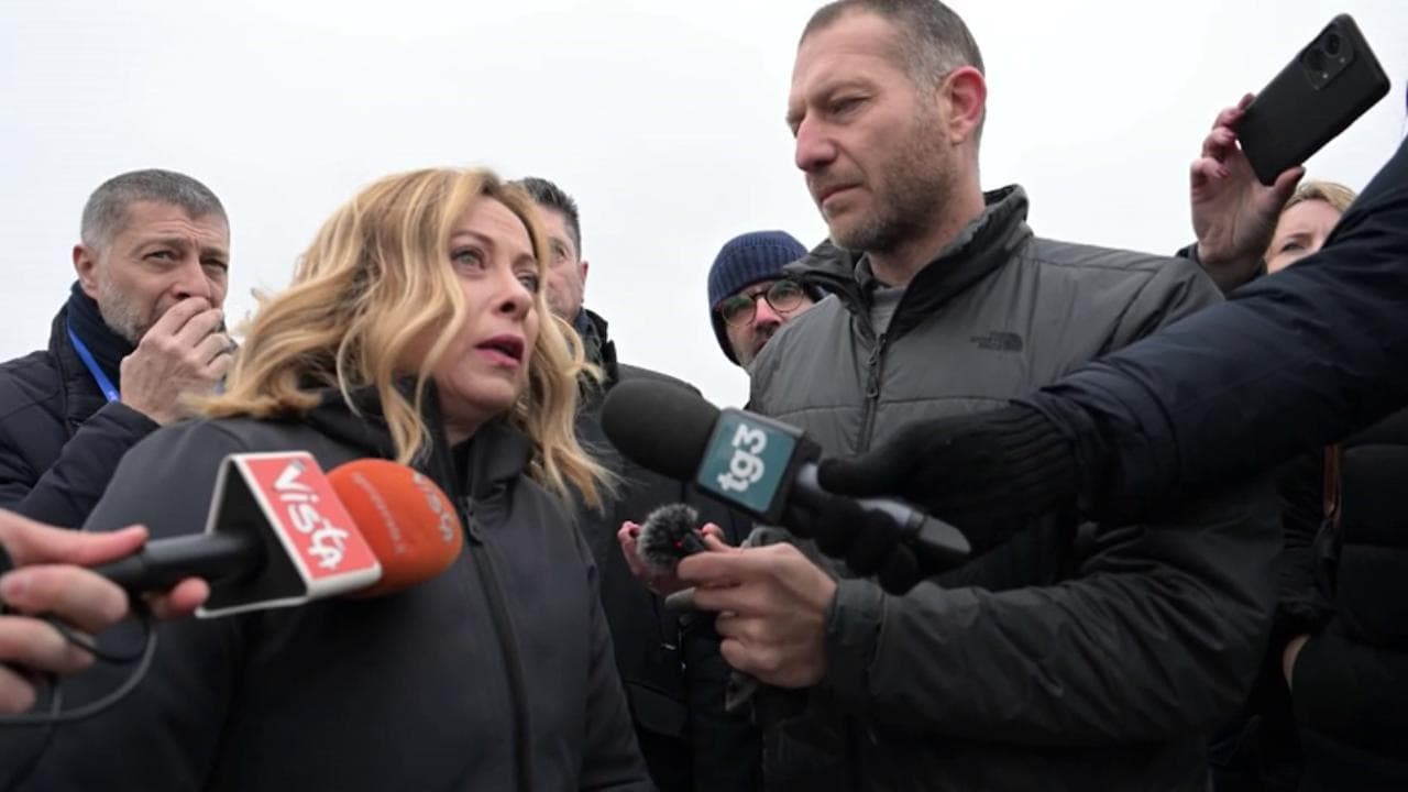 Due anni di guerra, l'avviso di Meloni: "Sull'Ucraina attenzione a una certa propaganda"