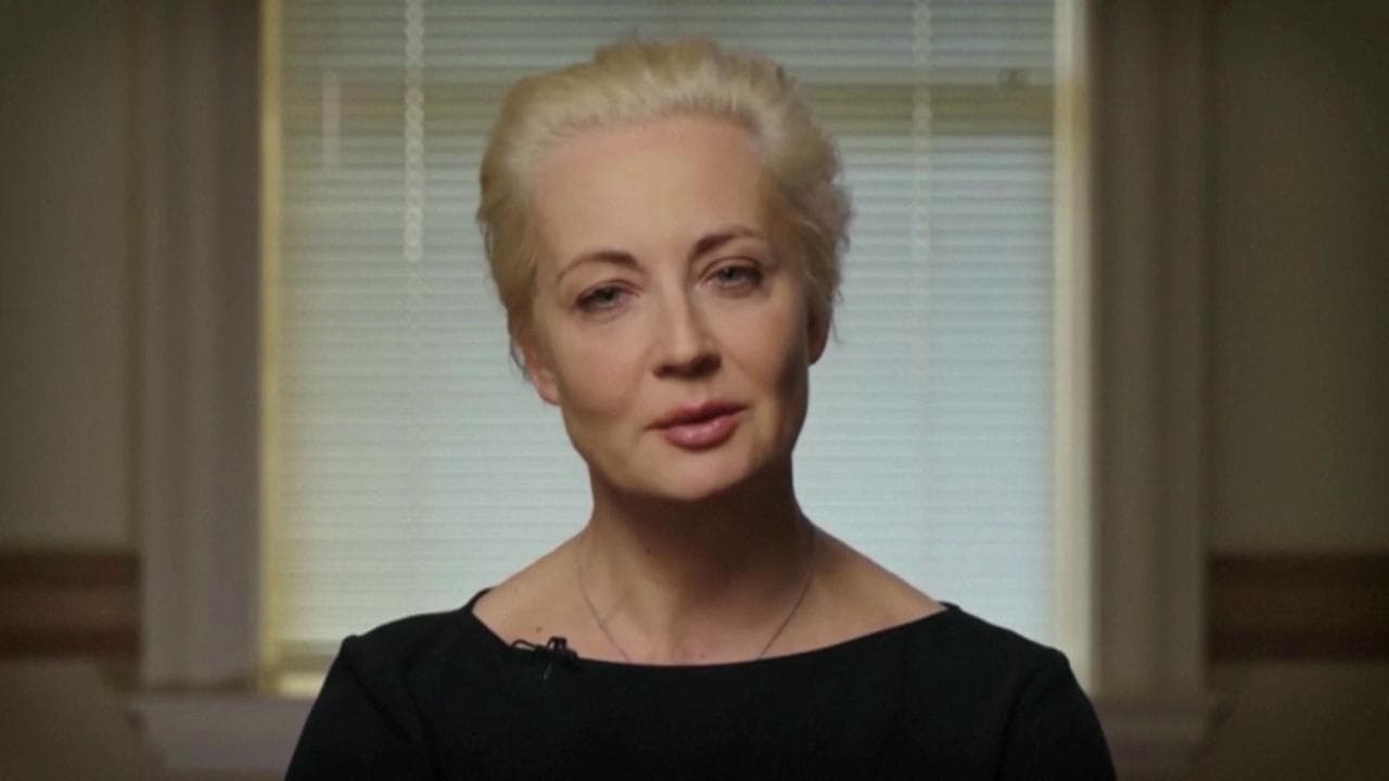Navalny, la moglie Yulia Borisovna: "Putin tiene in ostaggio il corpo di mio marito, un'altra tortura"