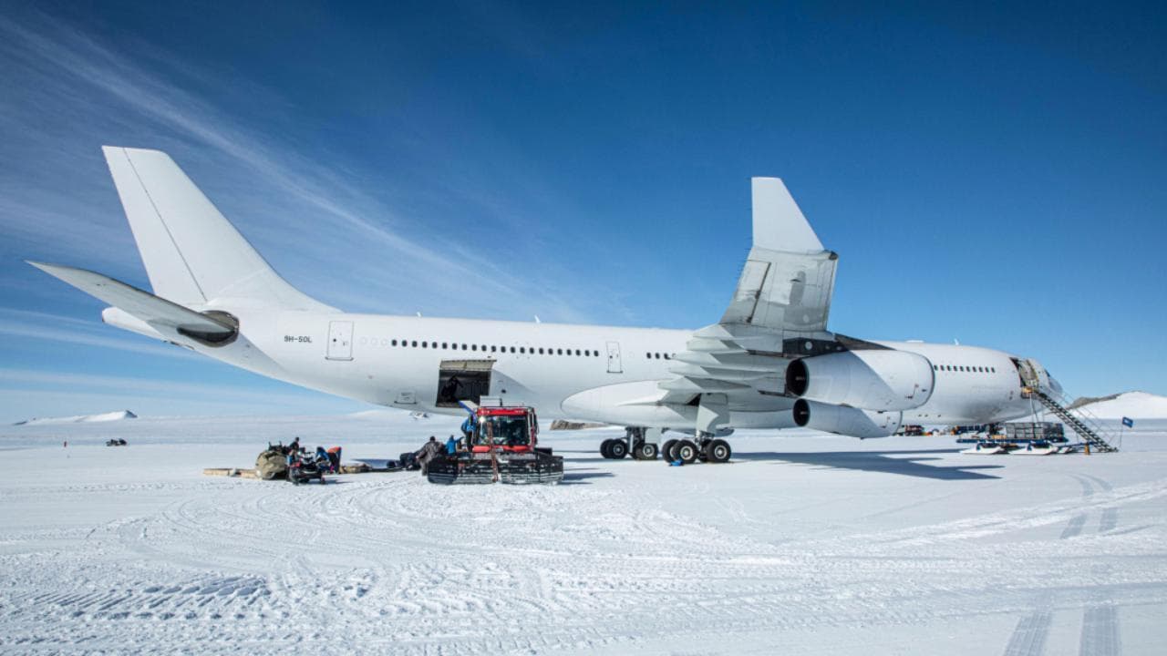 Il primo Airbus A340 atterra in Antartide, l'impresa epocale della Hi Fly apre la via del turismo