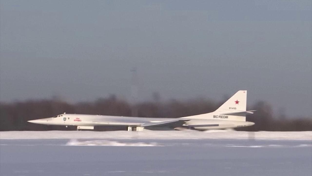 Putin vola sul nuovo bombardiere nucleare TU-160M : "Un aereo davvero nuovo e molto affidabile"