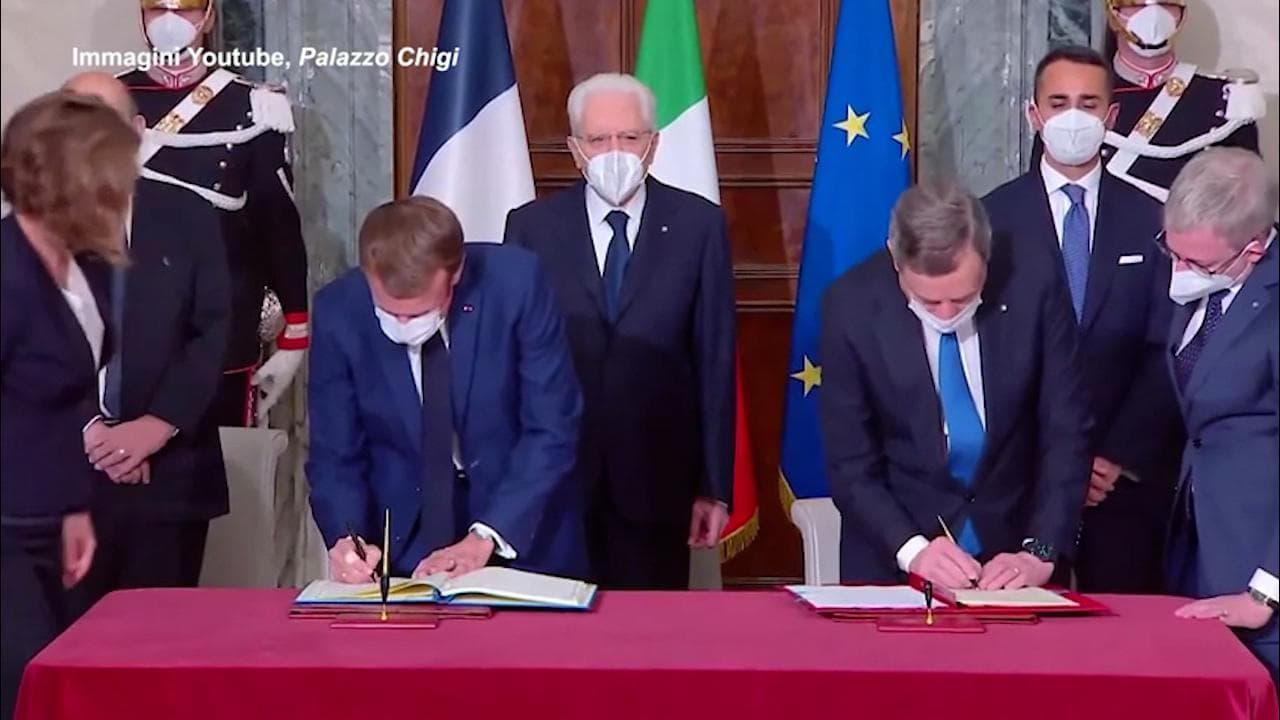 Trattato del Quirinale, la firma di Draghi e Macron davanti a Mattarella