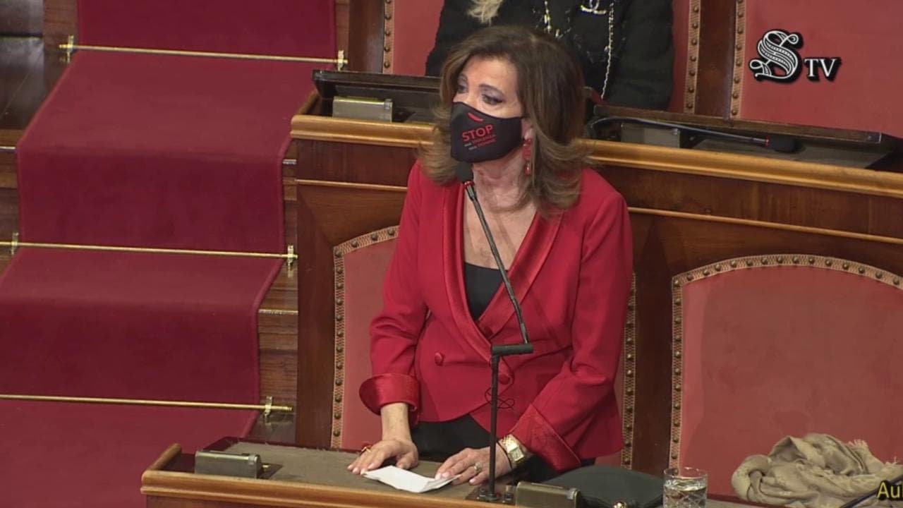 Violenza sulle donne, Claudia Gerini al Senato ricorda la poetessa Susana Chávez: "Ni una muerta más"
