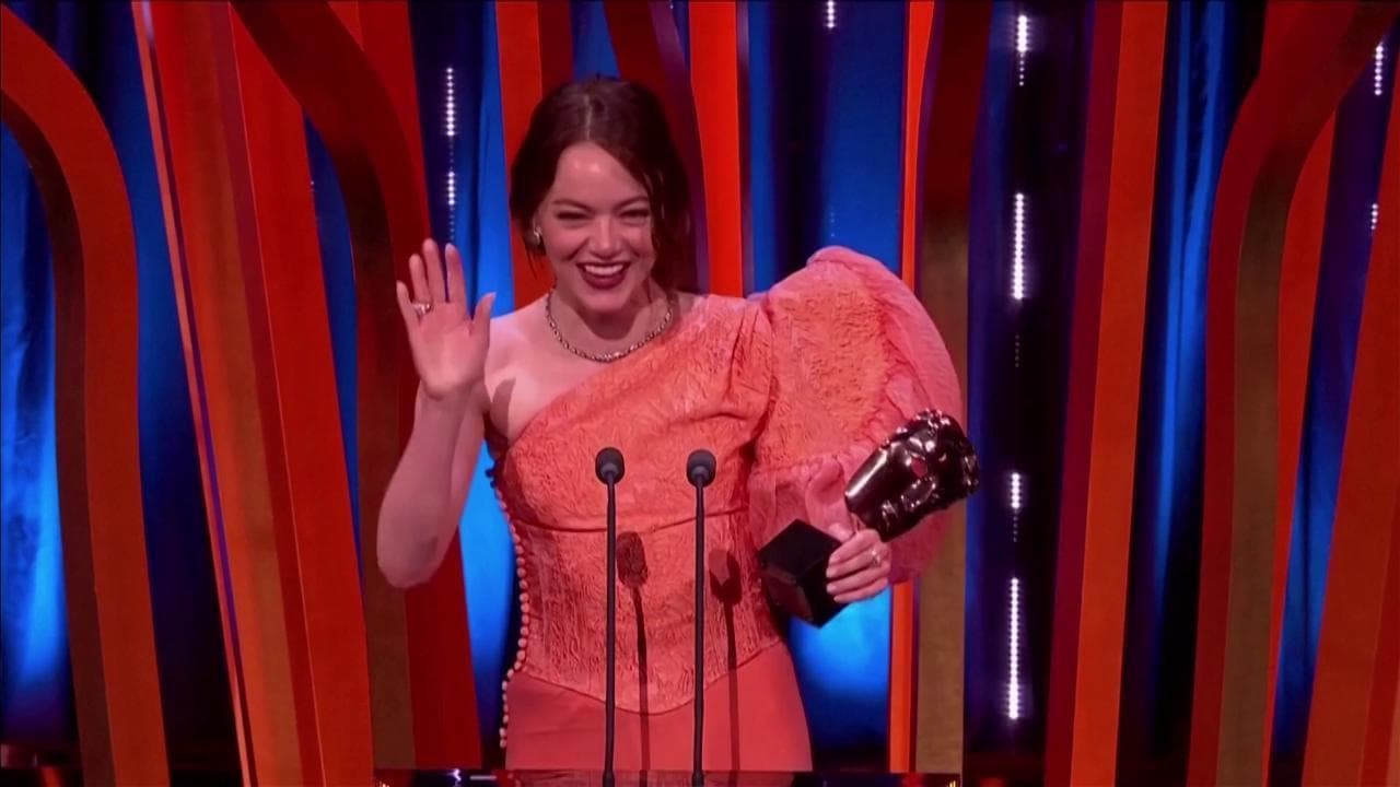 Bafta, la speciale dedica di Emma Stone alla mamma: "È la persona migliore che conosca al mondo"