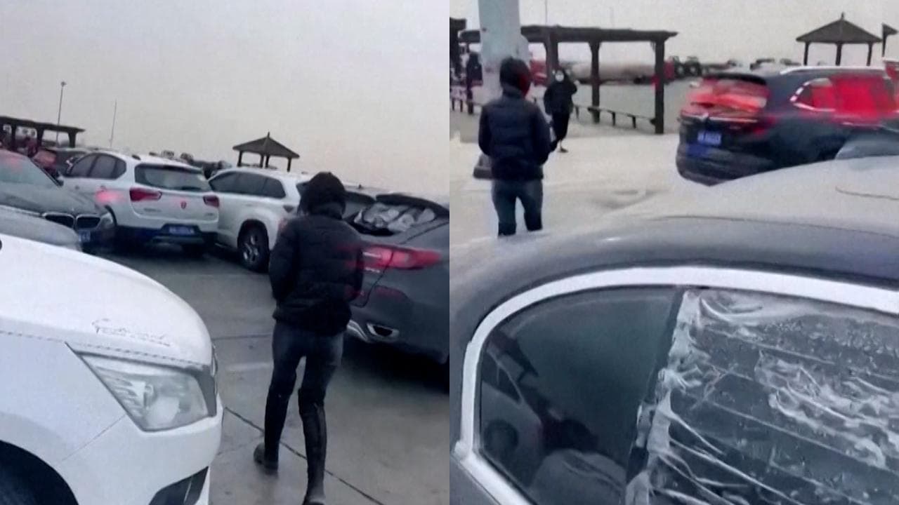 Cina, tempesta di sabbia travolge l'autostrada: raffiche di vento frantumano i finestrini delle auto